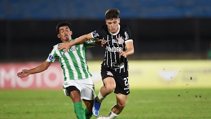 FBL-SUDAMERICANA-RACING-CORINTHIANS
