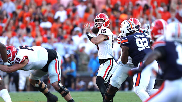 Sep 30, 2023; Auburn, Alabama, USA; Georgia Bulldogs quarterback Carson Beck (15) looks for a receiver during the fourth quarter against the Auburn Tigers at Jordan-Hare Stadium. Mandatory Credit: John Reed-Imagn Images Sep 30, 2023; Auburn, Alabama, USA; Georgia Bulldogs quarterback Carson Beck (15) looks for a receiver during the fourth quarter against the Auburn Tigers at Jordan-Hare Stadium. Mandatory Credit: John Reed-Imagn Images