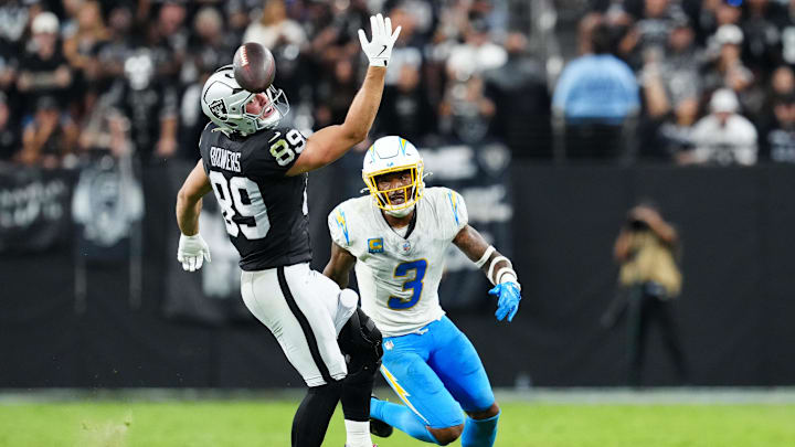 Sep 15, 2025; Paradise, Nevada, USA; Las Vegas Raiders tight end Brock Bowers (89) misses a catch as Los Angeles Chargers safety Derwin James Jr. (3) defends during the fourth quarter at Allegiant Stadium. Mandatory Credit: Stephen R. Sylvanie-Imagn Images Sep 15, 2025; Paradise, Nevada, USA; Las Vegas Raiders tight end Brock Bowers (89) misses a catch as Los Angeles Chargers safety Derwin James Jr. (3) defends during the fourth quarter at Allegiant Stadium. Mandatory Credit: Stephen R. Sylvanie-Imagn Images