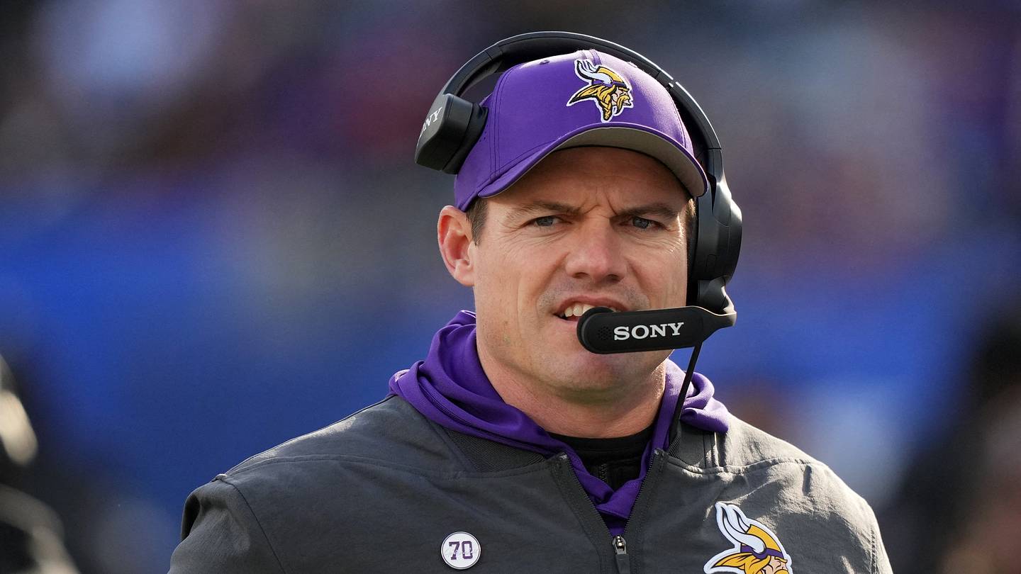 Packers can only laugh at never-ending Vikings' QB blunder