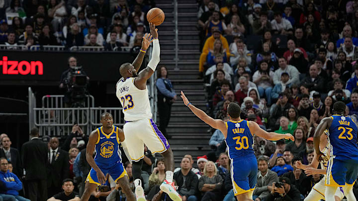 Los Angeles Lakers v Golden State Warriors