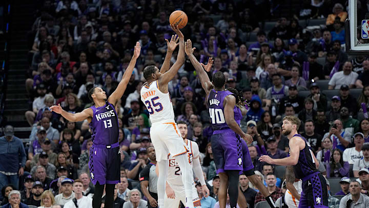 Phoenix Suns v Sacramento Kings