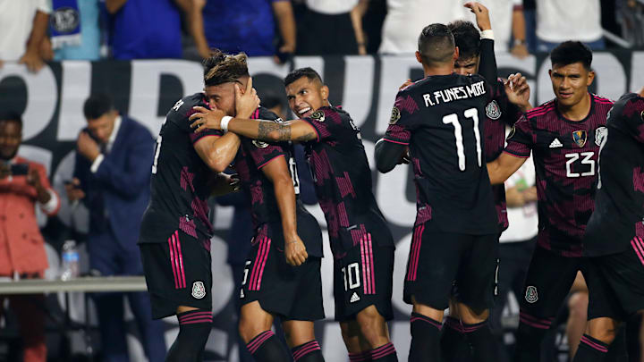 Jugadores de México celebran un gol ante Honduras.