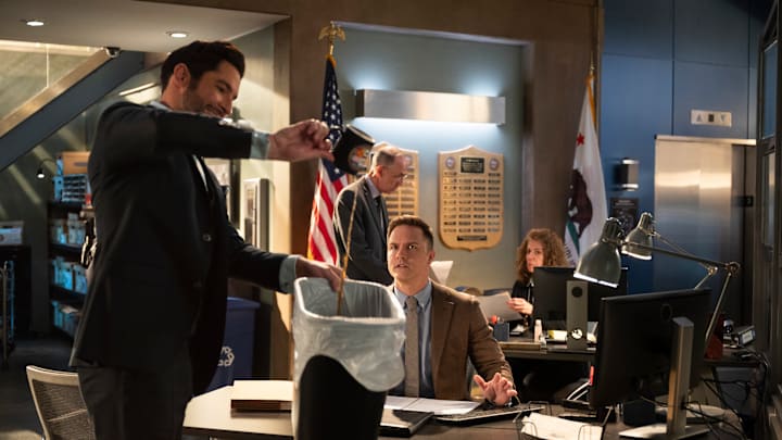 LUCIFER (L to R) TOM ELLIS as LUCIFER MORNINGSTAR and SCOTT PORTER as DETECTIVE CAROL CARBETT in episode 602 of LUCIFER Cr. JOHN P. FLEENOR/NETFLIX © 2021