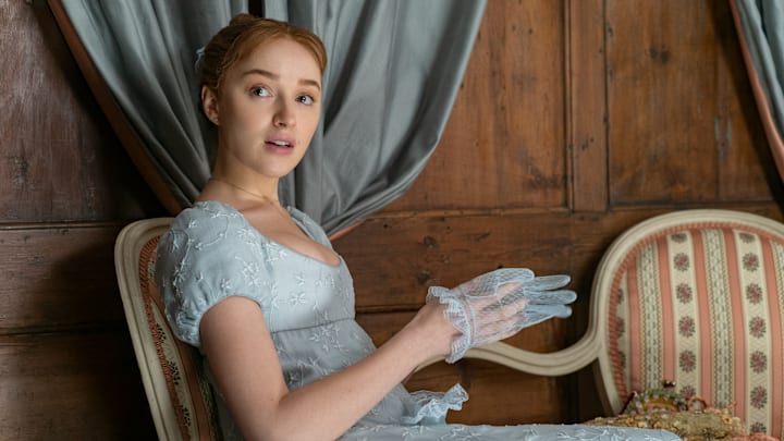  (L to R) PHOEBE DYNEVOR as DAPHNE BRIDGERTON in episode 102 of BRIDGERTON