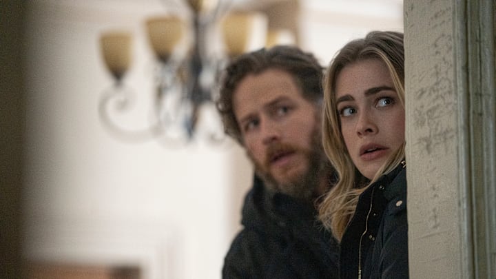Manifest. (L to R) Josh Dallas as Ben Stone, Melissa Roxburgh as Michaela Stone in episode 405 of Manifest. Cr. Peter Kramer/Netflix © 2022