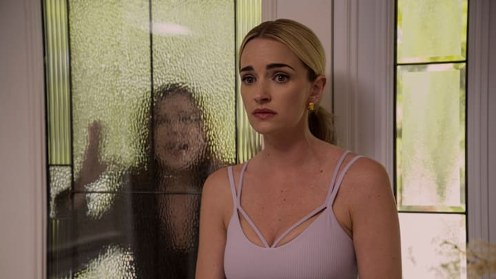 (L to R) Sabrina Grdevich as Cynthia, Brianne Howey as Georgia Miller