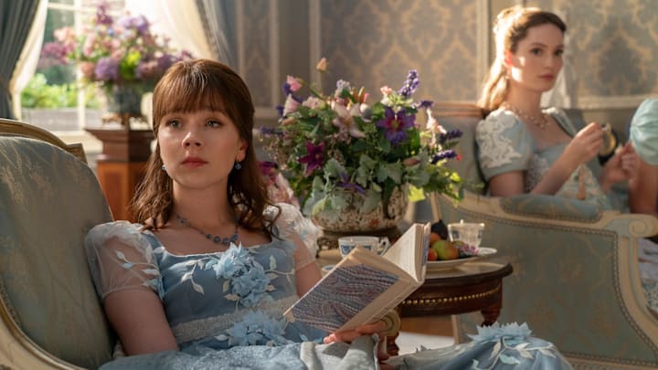 Bridgerton. (Soldan sağa) Bridgerton'ın 303. bölümünde Eloise Bridgerton rolünde Claudia Jessie, Francesca Bridgerton rolünde Hannah Dodd. Cr. Liam Daniel/Netflix © 2024