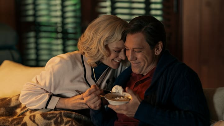 Monsters: The Lyle And Erik Menendez Story. (L to R) Chloë Sevigny as Kitty Menendez, Javier Bardem as Jose Menendez in episode 206 of Monsters: The Lyle And Erik Menendez Story. Cr. Miles Crist/Netflix © 2024
