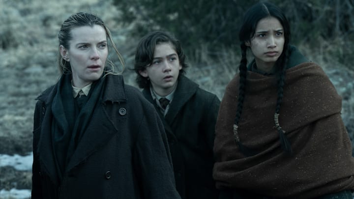 AMERICAN PRIMEVAL. (L to R) Betty Gilpin as Sara Rowell, Preston Mota as Devin Rowell, and Shawnee Pourier as Two Moons in Episode 106 of American Primeval. Cr. Justin Lubin/NETFLIX © 2024