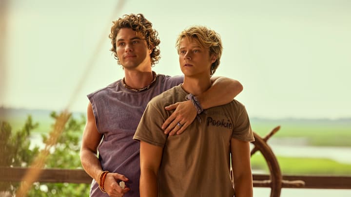 Outer Banks. (L to R) Chase Stokes as John B, Rudy Pankow as JJ in episode 403 of Outer Banks. Cr. Jackson Lee Davis/Netflix © 2024