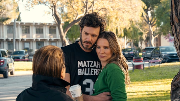 Nobody Wants This. (L to R) Adam Brody as Noah, Kristen Bell as Joanne in episode 202 of Nobody Wants This. Cr. Erin Simkin/Netflix © 2025