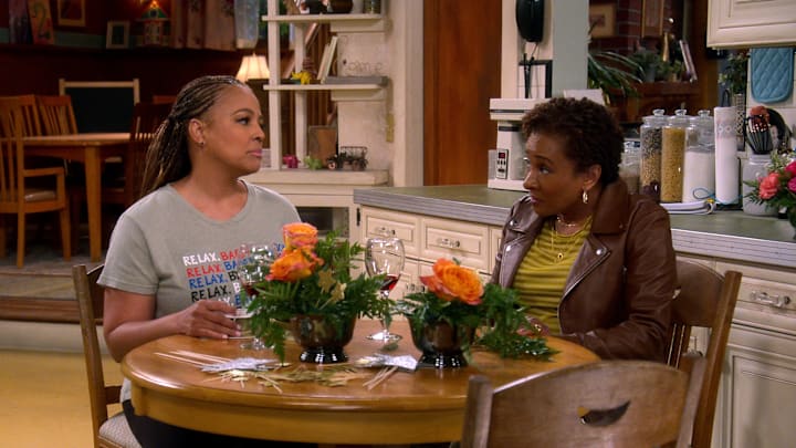 The Upshaws. (L to R) Kim Fields as Regina, Wanda Sykes as Lucretia in episode 602 of The Upshaws. Cr. Courtesy of Netflix © 2024