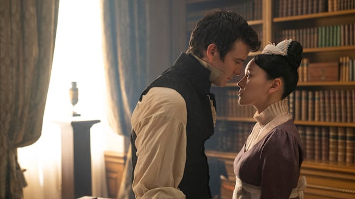 Bridgerton. (L to R) Luke Thompson as Benedict Bridgerton, Yerin Ha as Sophie Baek in episode 407 of Bridgerton. 