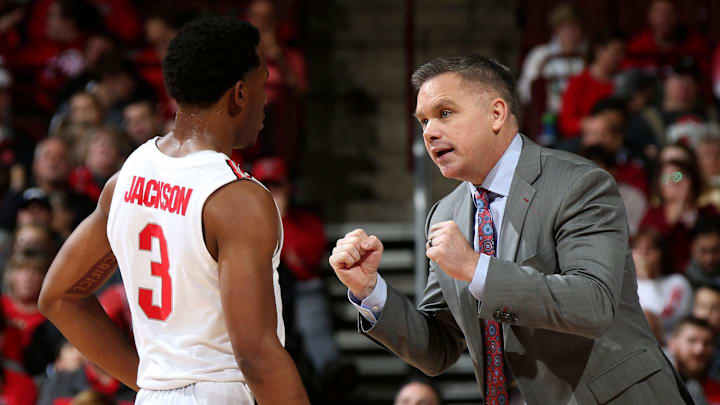 Ohio State Buckeyes Head Coach Chris Holtmann speaks with C.J. Jackson (3) during the game in the