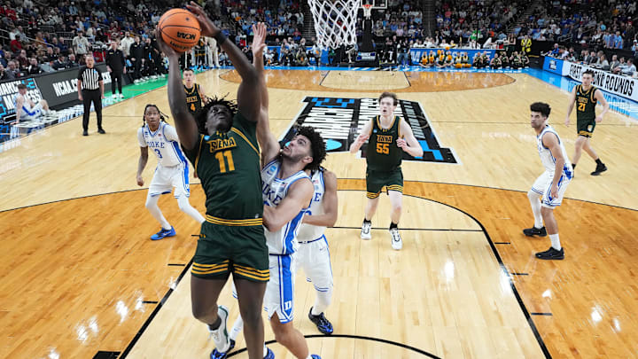 Siena freshman Francis Folefac, a strong, bruising forward, will transfer to Gerry McNamara's Syracuse basketball.