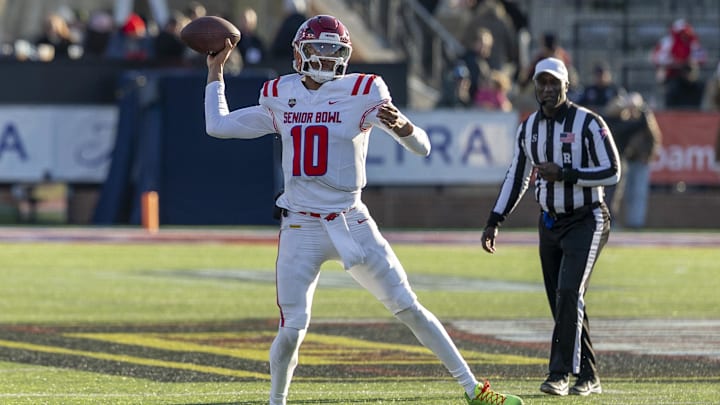Jan 31, 2026; Mobile, AL, USA; American quarterback Taylen Green (10) of Arkansas throws the ball on the run during the second half of the 2026 Senior Bowl at University of South Alabama, Hancock Whitney Stadium. Mandatory Credit: Vasha Hunt-Imagn Images Jan 31, 2026; Mobile, AL, USA; American quarterback Taylen Green (10) of Arkansas throws the ball on the run during the second half of the 2026 Senior Bowl at University of South Alabama, Hancock Whitney Stadium. Mandatory Credit: Vasha Hunt-Imagn Images