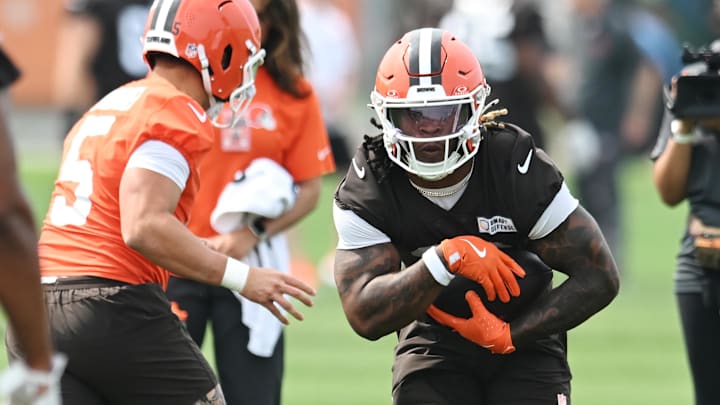 Jun 12, 2025; Berea, OH, USA; Cleveland Browns running back Quinshon Judkins (10) runs with the ball during mini camp at CrossCountry Mortgage Campus. Mandatory Credit: Ken Blaze-Imagn Images