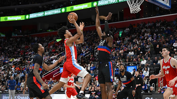 Apr 5, 2025; Detroit, Michigan, USA; Memphis Grizzlies forward Jaylen Wells (0) drives to the basket against Detroit Pistons forward Paul Reed (7) in the fourth quarter at Little Caesars Arena. Mandatory Credit: Lon Horwedel-Imagn Images