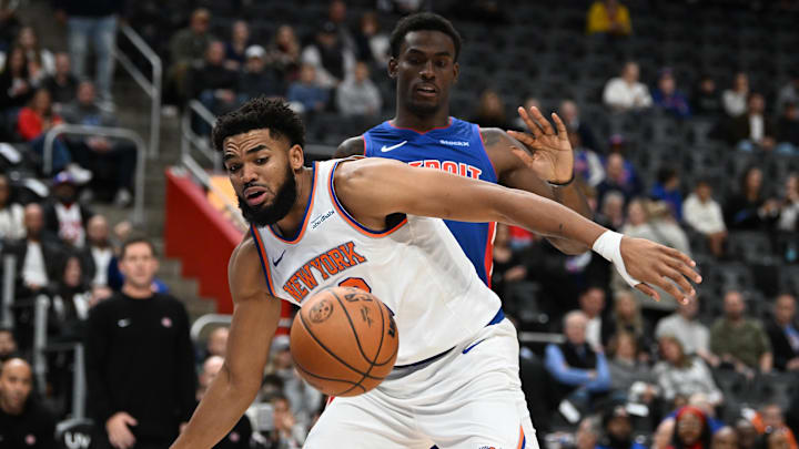 Nov 1, 2024; Detroit, Michigan, USA; New York Knicks center Karl-Anthony Towns (32) battles for a loose ball with Detroit Pistons center Jalen Duren (0) in the first quarter at Little Caesars Arena. Mandatory Credit: Lon Horwedel-Imagn Images Nov 1, 2024; Detroit, Michigan, USA; New York Knicks center Karl-Anthony Towns (32) battles for a loose ball with Detroit Pistons center Jalen Duren (0) in the first quarter at Little Caesars Arena. Mandatory Credit: Lon Horwedel-Imagn Images