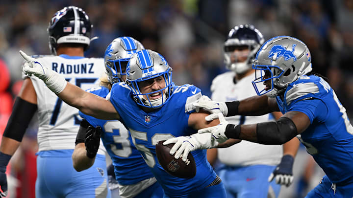 Detroit Lions linebacker Trevor Nowaske (53).