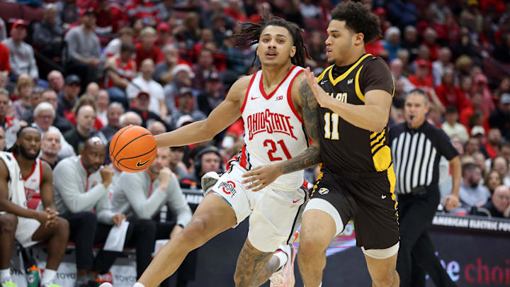Ohio State Buckeyes forward Devin Royal dribbles past Valparaiso Beacons forward Devon Ellis