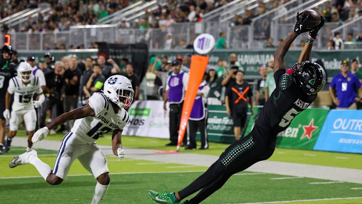 One big-time snag in the Hawaii Bowl battle between Cal and Hawaii immediately joined the season's list of top catches.