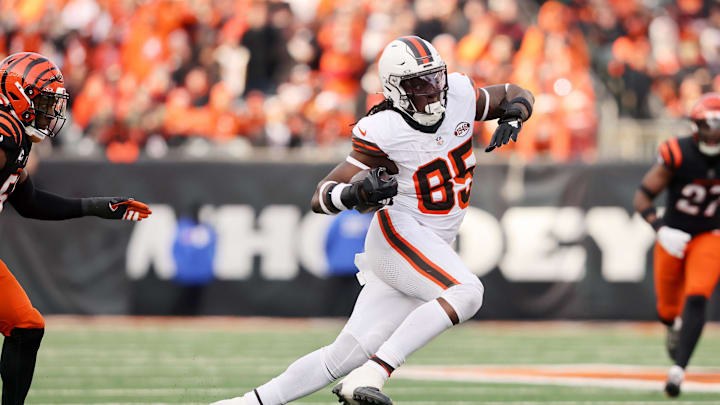 Dec 22, 2024; Cincinnati, Ohio, USA;  Cleveland Browns tight end David Njoku (85) runs after a catch during the third quarter against the Cincinnati Bengals at Paycor Stadium. 