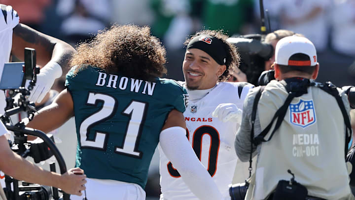 Oct 27, 2024; Cincinnati, Ohio, USA; Twin brothers Philadelphia Eagles safety Sydney Brown (21) and Cincinnati Bengals running back Chase Brown (30) greet each other at midfield before the game between the Cincinnati Bengals and the Philadelphia Eagles at Paycor Stadium. Mandatory Credit: Joseph Maiorana-Imagn Images Oct 27, 2024; Cincinnati, Ohio, USA; Twin brothers Philadelphia Eagles safety Sydney Brown (21) and Cincinnati Bengals running back Chase Brown (30) greet each other at midfield before the game between the Cincinnati Bengals and the Philadelphia Eagles at Paycor Stadium. Mandatory Credit: Joseph Maiorana-Imagn Images