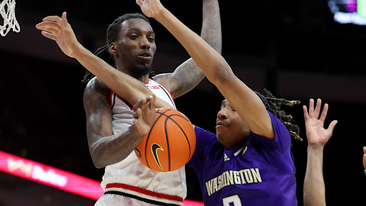 Huskies guard Tyler Harris (8) drives to the basket as Ohio State forward Aaron Bradshaw (4)  knocks the ball away.