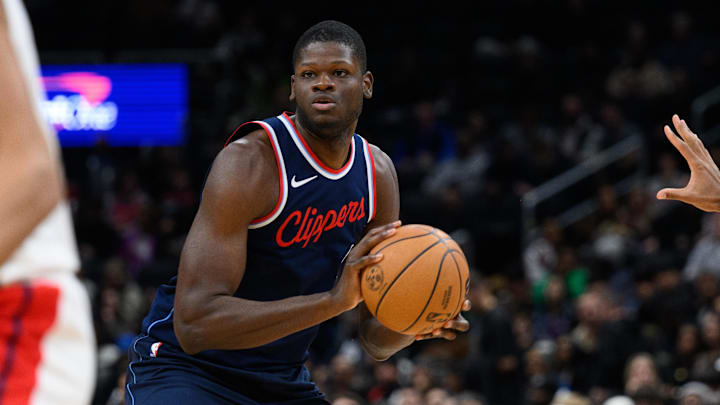 Nov 27, 2024; Washington, District of Columbia, USA; LA Clippers center Mo Bamba (4) looks to pass the ball during the fourth quarter against the Washington Wizards at Capital One Arena. Mandatory Credit: Reggie Hildred-Imagn Images