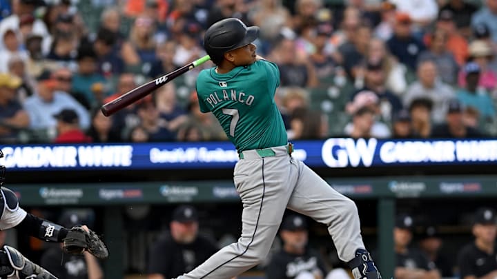 Seattle Mariners second baseman Jorge Polanco (7) drives in a run with a single against the Detroit Tigers in the fifth inning at Comerica Park in 2024.