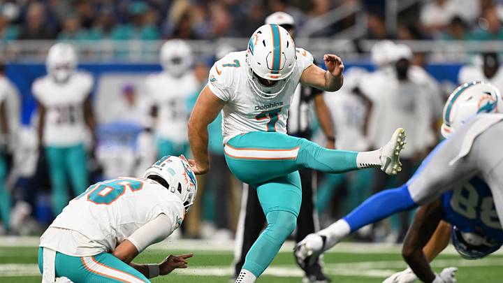 Aug 16, 2025; Detroit, Michigan, USA; Miami Dolphins kicker Jason Sanders (7) kicks an extra point against the Detroit Lions in the first quarter at Ford Field. Mandatory Credit: Lon Horwedel-Imagn Images Aug 16, 2025; Detroit, Michigan, USA; Miami Dolphins kicker Jason Sanders (7) kicks an extra point against the Detroit Lions in the first quarter at Ford Field. Mandatory Credit: Lon Horwedel-Imagn Images