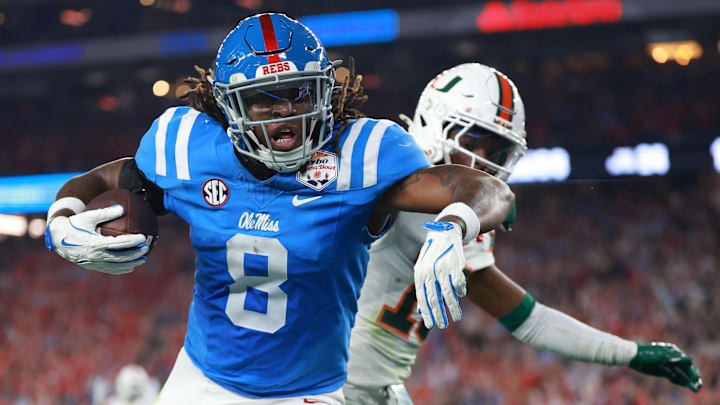 Jan 8, 2026; Glendale, AZ, USA; Mississippi Rebels tight end Dae'quan Wright (8) makes a touchdown catch against the Miami Hurricanes in the second half during the 2026 Fiesta Bowl and semifinal game of the College Football Playoff at State Farm Stadium. Mandatory Credit: Mark J. Rebilas-Imagn Images