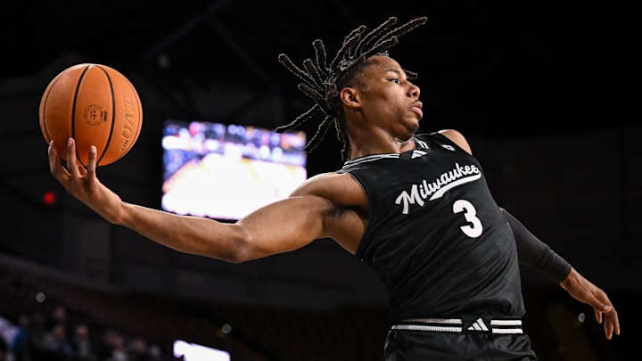 UW-Milwaukee Panthers forward Jamichael Stillwell (3). 