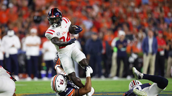 Oct 21, 2023; Auburn, Alabama, USA;  Auburn Tigers defensive lineman Keldric Faulk (15) tackles