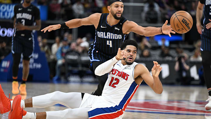 Jan 1, 2025; Detroit, Michigan, USA; Orlando Magic guard Jalen Suggs (4) tries to knock the ball away from Detroit Pistons forward Tobias Harris (12) as he passes it from the floor in the second quarter at Little Caesars Arena. Mandatory Credit: Lon Horwedel-Imagn Images Jan 1, 2025; Detroit, Michigan, USA; Orlando Magic guard Jalen Suggs (4) tries to knock the ball away from Detroit Pistons forward Tobias Harris (12) as he passes it from the floor in the second quarter at Little Caesars Arena. Mandatory Credit: Lon Horwedel-Imagn Images