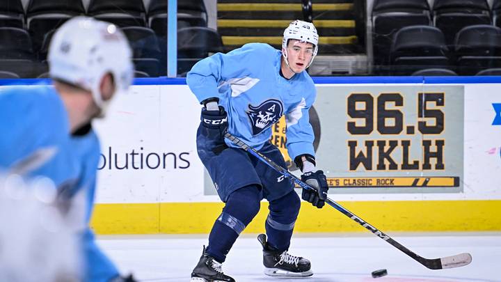 Milwaukee Admirals center Fedor Svechkov (40) looks to pass the puck during practice Tuesday, May 13, 2025, at the UW-Milwaukee Panther Arena in Milwaukee, Wisconsin.