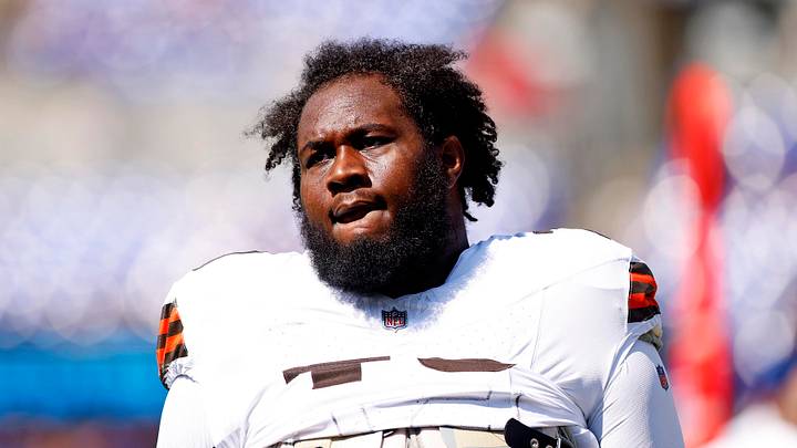 Cleveland Browns offensive tackle Dawand Jones (79)