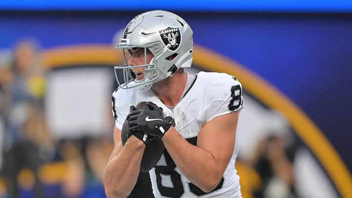 Las Vegas Raiders tight end Brock Bowers.