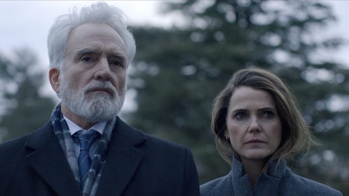 Diplomat. (Soldan sağa) Bradley Whitford, Todd Penn rolünde, Keri Russell, The Diplomat'ın 308. bölümünde Kate Wyler rolünde Diplomat. (Soldan sağa) Bradley Whitford, Todd Penn rolünde, Keri Russell, The Diplomat'ın 308. bölümünde Kate Wyler rolünde