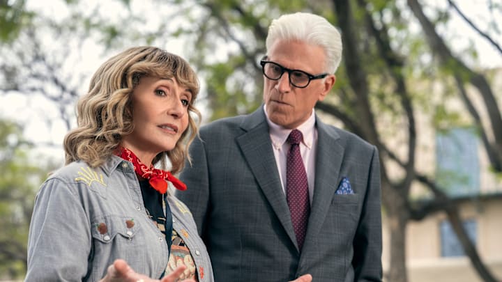 İçerideki Adam. (Soldan sağa) İçerideki Adam'ın 204. bölümünde Mary Steenburgen Mona rolünde, Ted Danson Charles rolünde