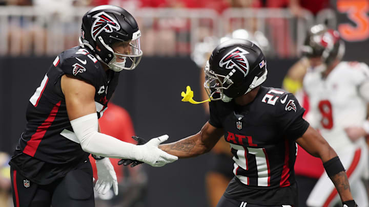 Sep 7, 2025; Atlanta, Georgia, USA; Atlanta Falcons linebacker Kaden Elliss (left) celebrates with cornerback Mike Hughes (21) after making a tackle against the Tampa Bay Buccaneers during the first quarter at Mercedes-Benz Stadium. Mandatory Credit: Brett Davis-Imagn Images