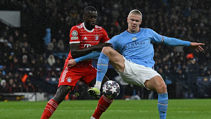 Manchester City et le Bayern Munich s'affrontent. Manchester City et le Bayern Munich s'affrontent.