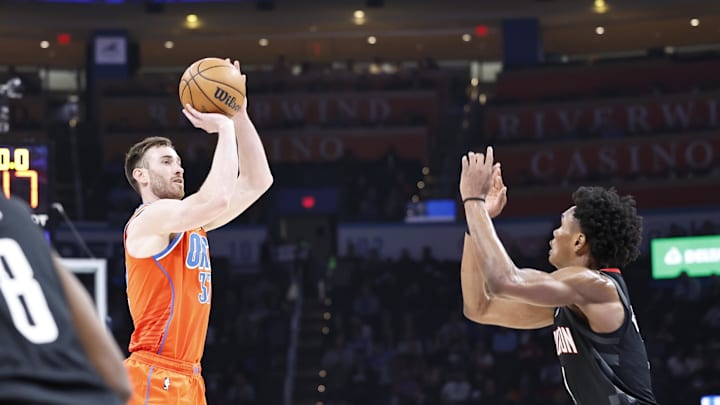 Mar 27, 2024; Oklahoma City, Oklahoma, USA; Oklahoma City Thunder forward Gordon Hayward (33) shoots