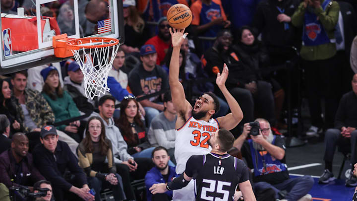 Jan 25, 2025; New York, New York, USA;  New York Knicks center Karl-Anthony Towns (32) drives against Sacramento Kings center Alex Len (25) in the fourth quarter at Madison Square Garden. Mandatory Credit: Wendell Cruz-Imagn Images