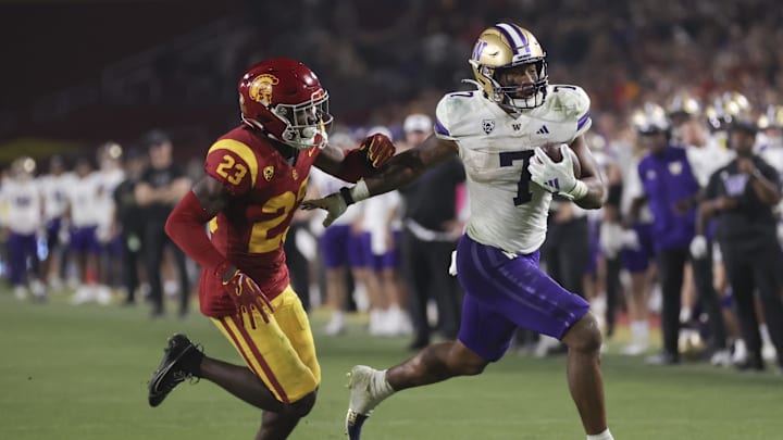 Nov 4, 2023; Los Angeles, California, USA; Washington Huskies running back Dillon Johnson (7) runs