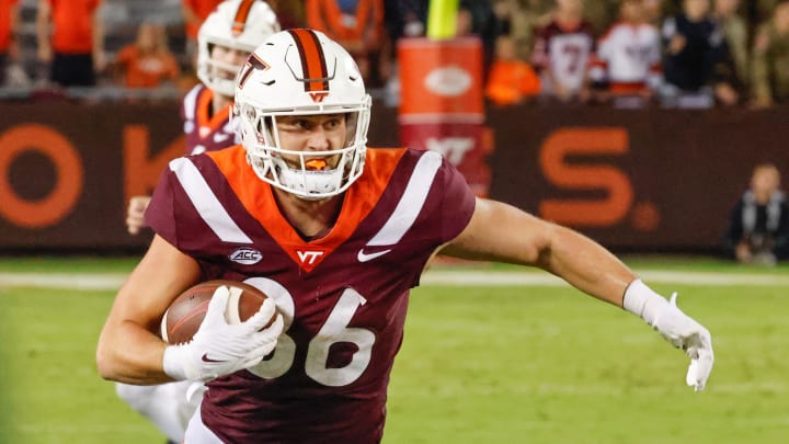 Sep 10, 2022; Blacksburg, Virginia, USA; Virginia Tech Hokies tight end Nick Gallo (86) runs the ball during the second half against the Boston College Eagles at Lane Stadium. Mandatory Credit: Reinhold Matay-USA TODAY Sports Sep 10, 2022; Blacksburg, Virginia, USA; Virginia Tech Hokies tight end Nick Gallo (86) runs the ball during the second half against the Boston College Eagles at Lane Stadium. Mandatory Credit: Reinhold Matay-USA TODAY Sports
