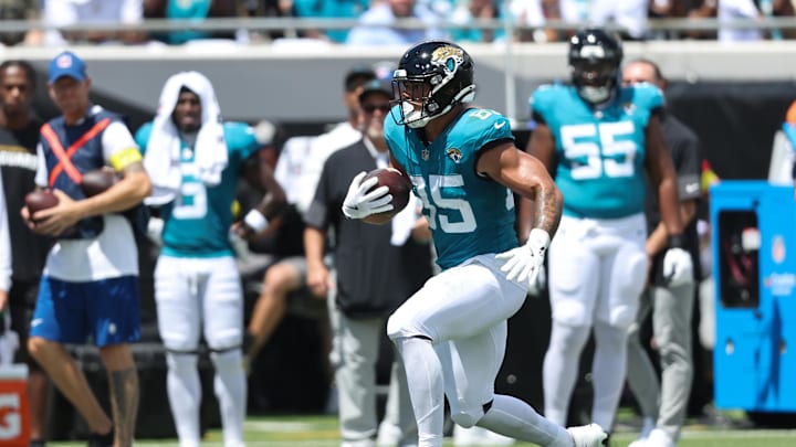 Sep 7, 2025; Jacksonville, Florida, USA; Jacksonville Jaguars tight end Brenton Strange (85) runs after the catch Carolina Panthers during the first half at EverBank Stadium. Mandatory Credit: Morgan Tencza-Imagn Images Sep 7, 2025; Jacksonville, Florida, USA; Jacksonville Jaguars tight end Brenton Strange (85) runs after the catch Carolina Panthers during the first half at EverBank Stadium. Mandatory Credit: Morgan Tencza-Imagn Images