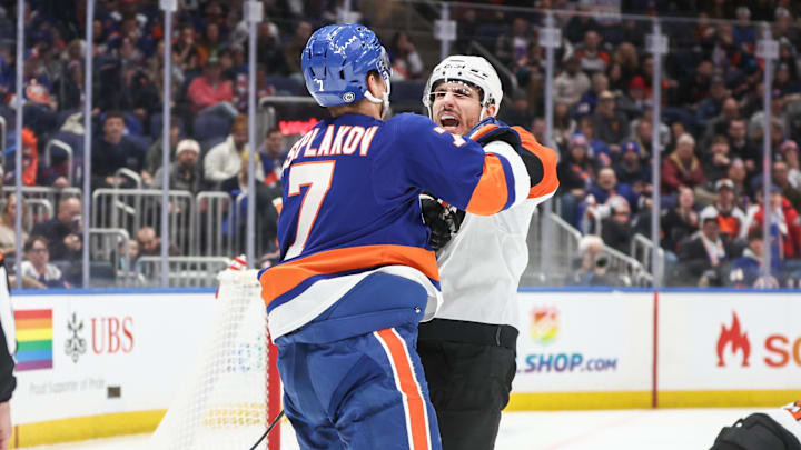 Jan 16, 2025; Elmont, New York, USA; New York Islanders right wing Maxim Tsyplakov (7) and Philadelphia Flyers right wing Garnet Hathaway (19) fight in the first period at UBS Arena. Mandatory Credit: Wendell Cruz-Imagn Images Jan 16, 2025; Elmont, New York, USA; New York Islanders right wing Maxim Tsyplakov (7) and Philadelphia Flyers right wing Garnet Hathaway (19) fight in the first period at UBS Arena. Mandatory Credit: Wendell Cruz-Imagn Images